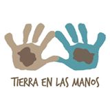 logo tierra en las manos